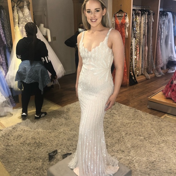 White Custom Portia and Scarlett Gown size 6 - Picture 3 of 6